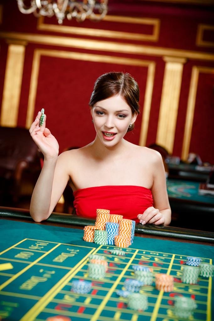 မြန်မာ Live Casino ကတ်ဂိမ်း Baccarat Dealer